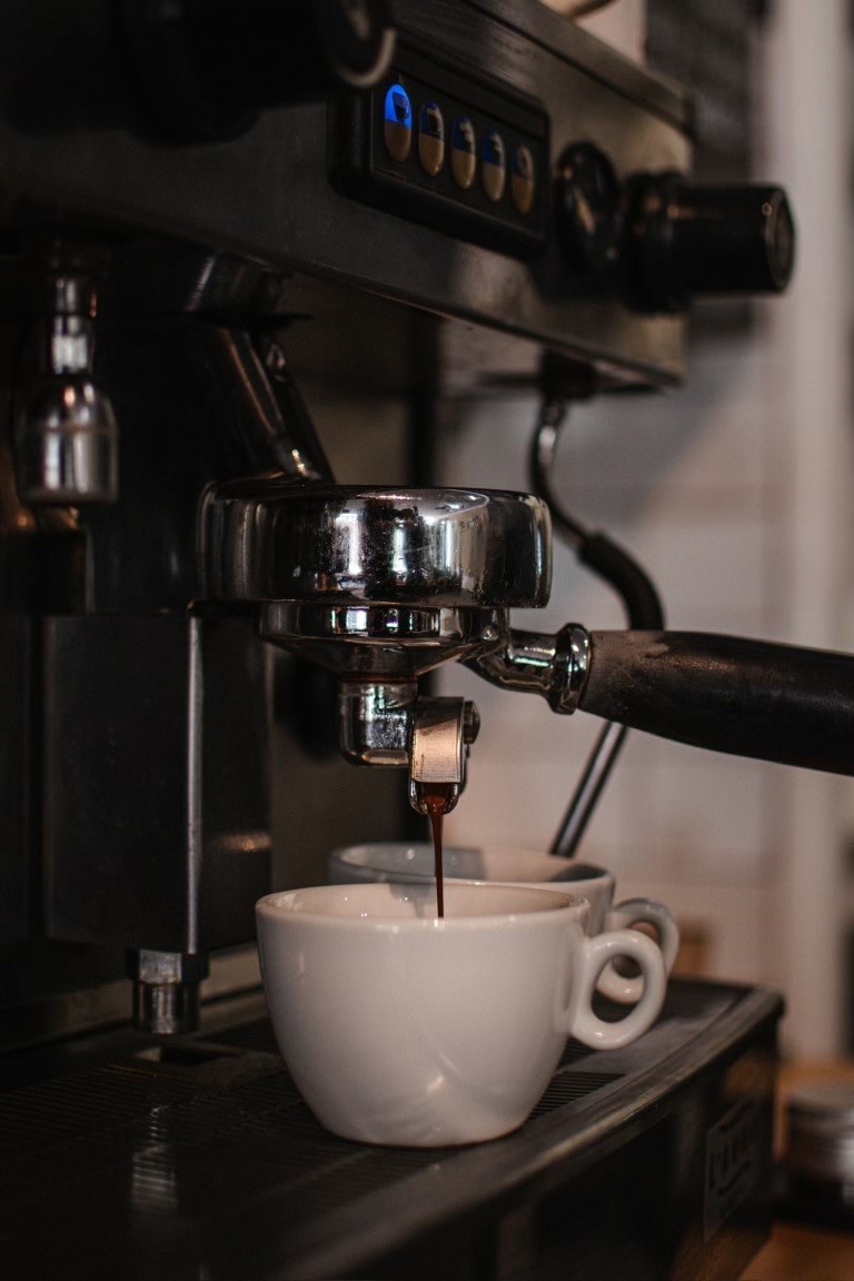 PŘENECHÁNÍ ZAVEDENÉ A PLNĚ VYBAVENÉ KAVÁRNY – DĚČÍN - 2