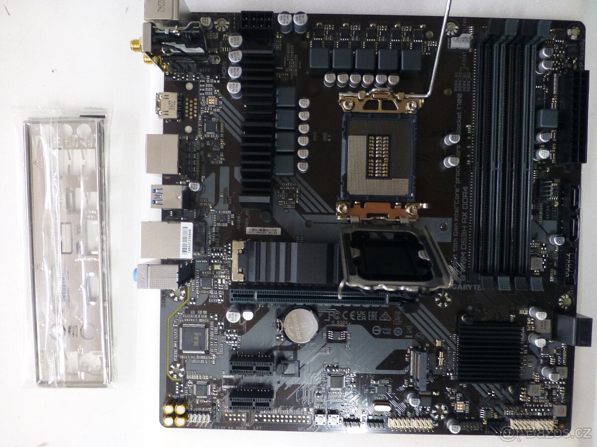 GIGABYTE B760M DS3H AX DDR4 - 2