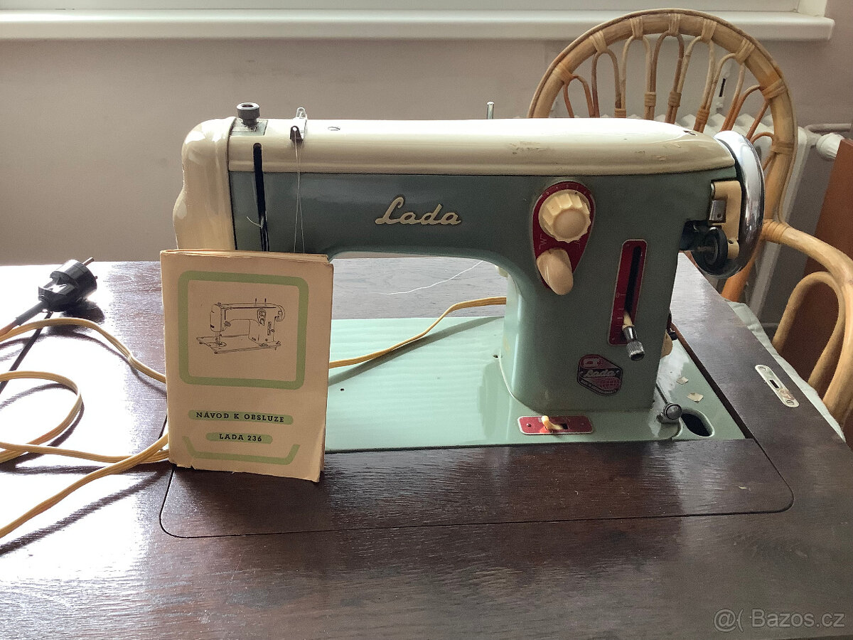 šicí stroj Lada 235 - 2