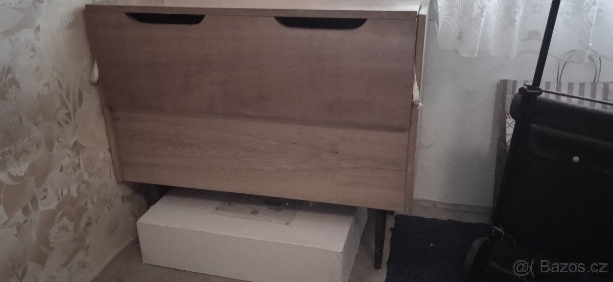 Peřináče, postele, prádelník - 2