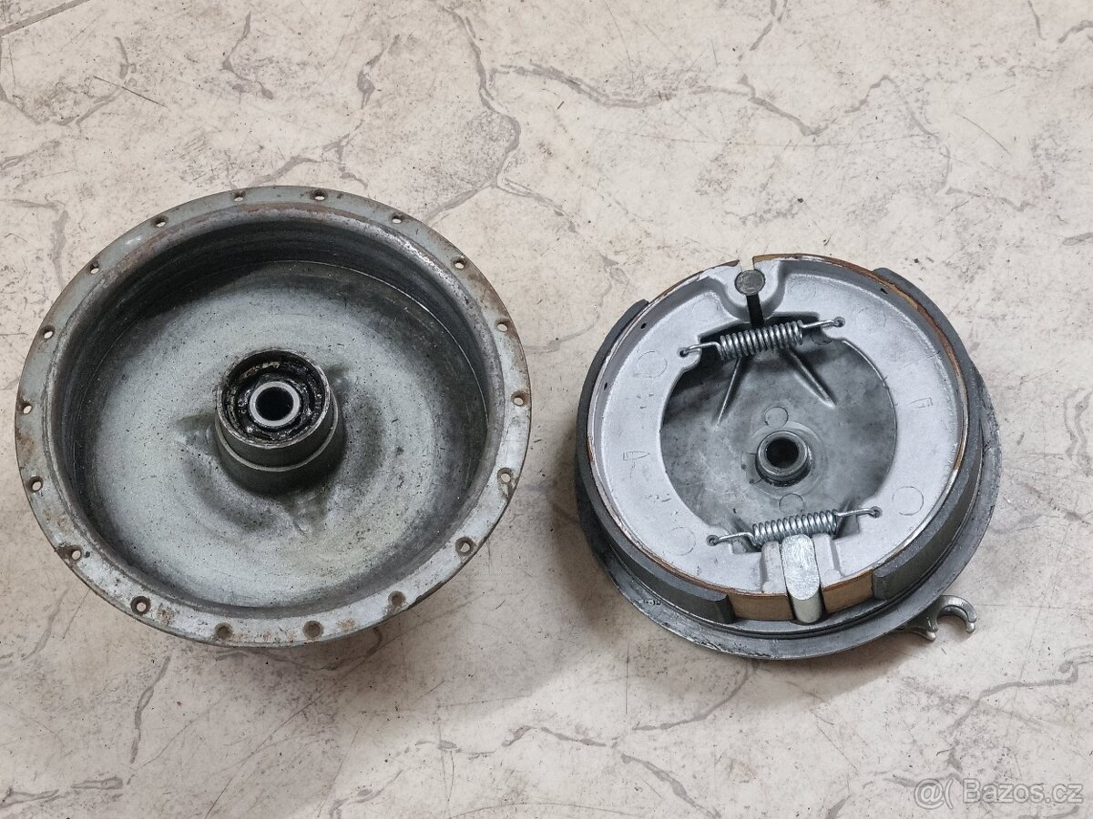 Jawa pérák - střed předního kola kompletní. - 2