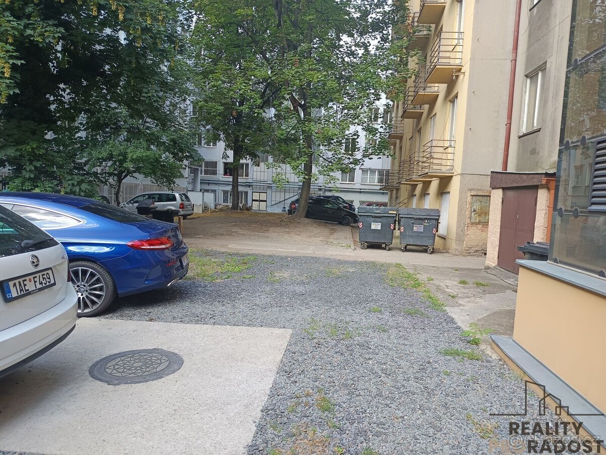 Pronájem parkovacího místa Praha Smíchov - 2