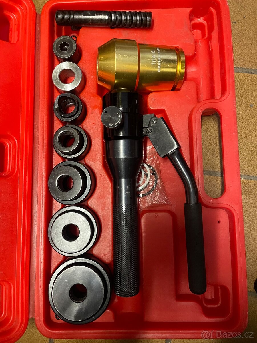 Hydraulická děrovačka plechu - 2