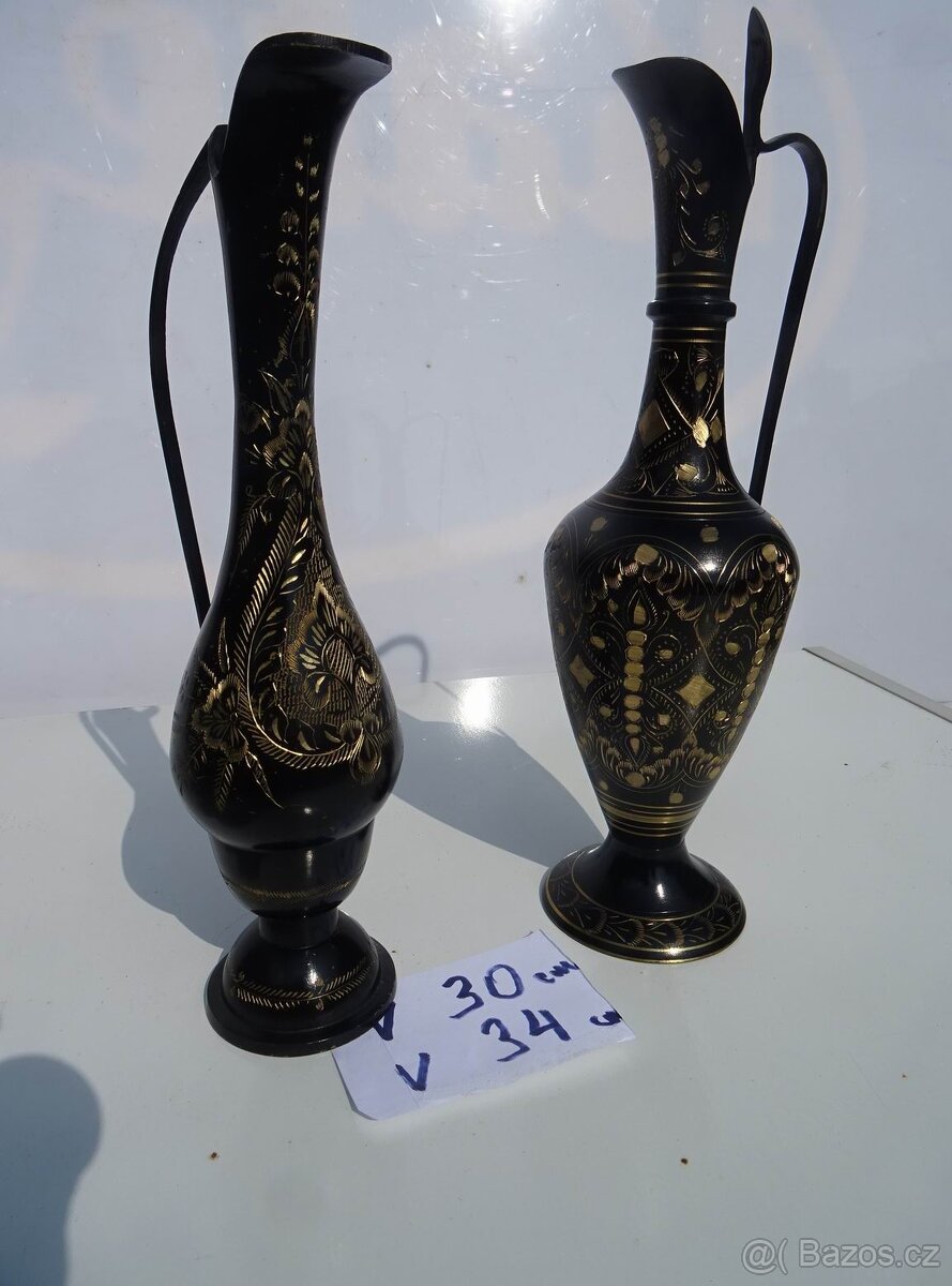 mosazné vázy . - 2