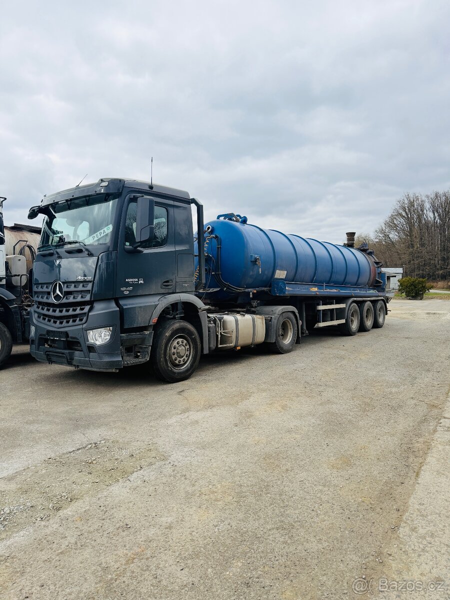 Návozová cisterna. - 2