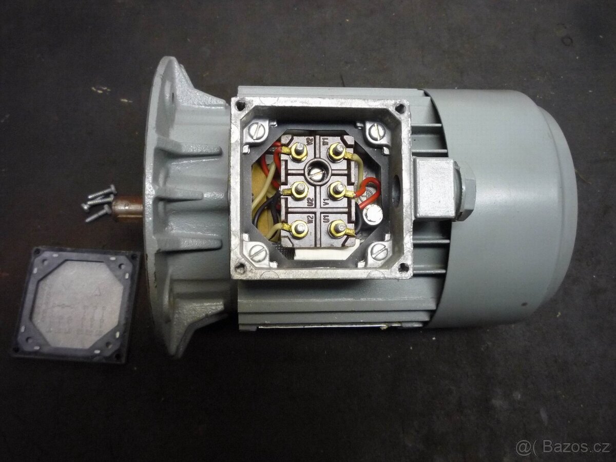 Nový přírubový motor MEZ 900ot/min 180W - 2