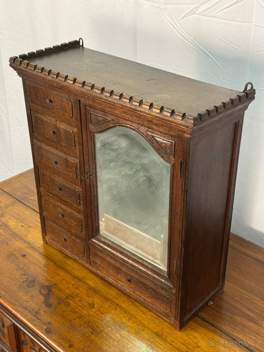 Starožitna skříňka - 2