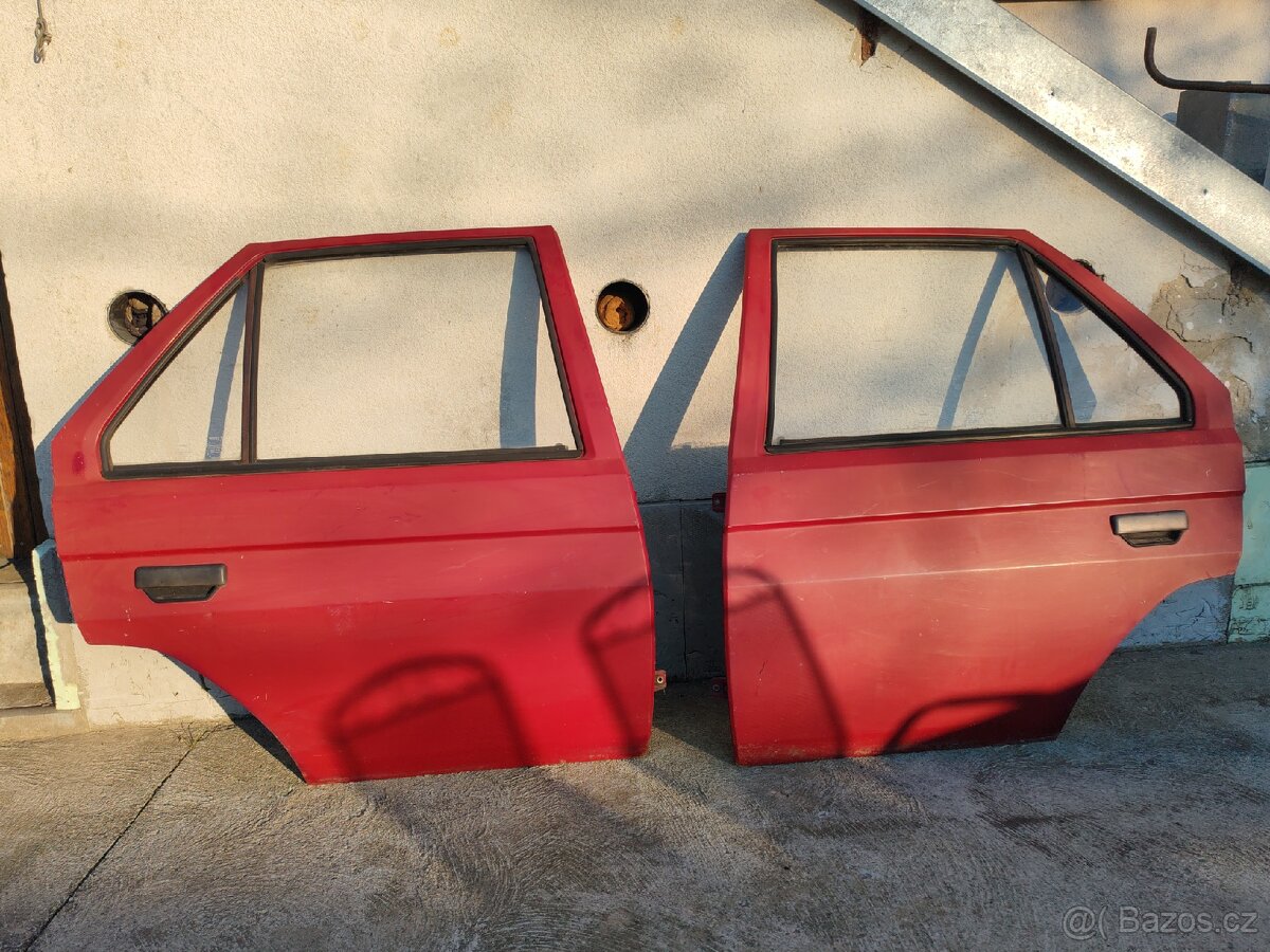 Zadní dveře škoda favorit- levé a pravé - 2