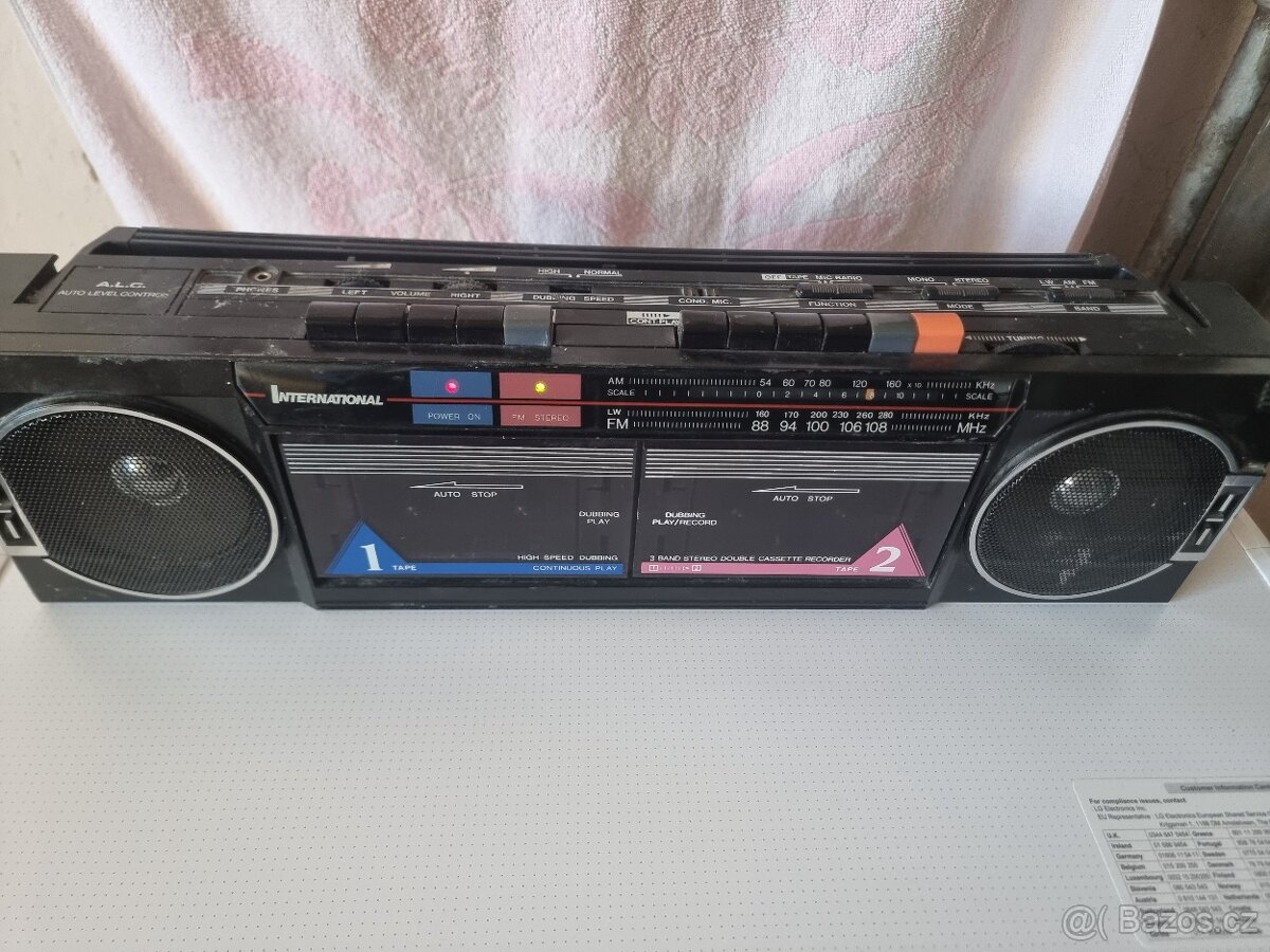 Prodám RETRO rádio INTERNATIONAL model AK 21 viz foto. - 2