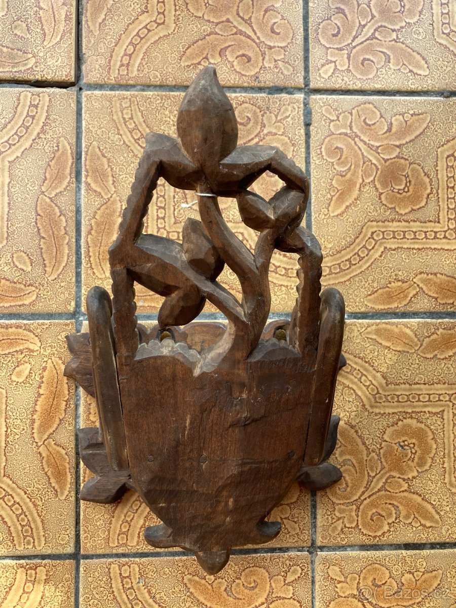 Ozdobný závěsný předmět (vyřezávaný) - 2