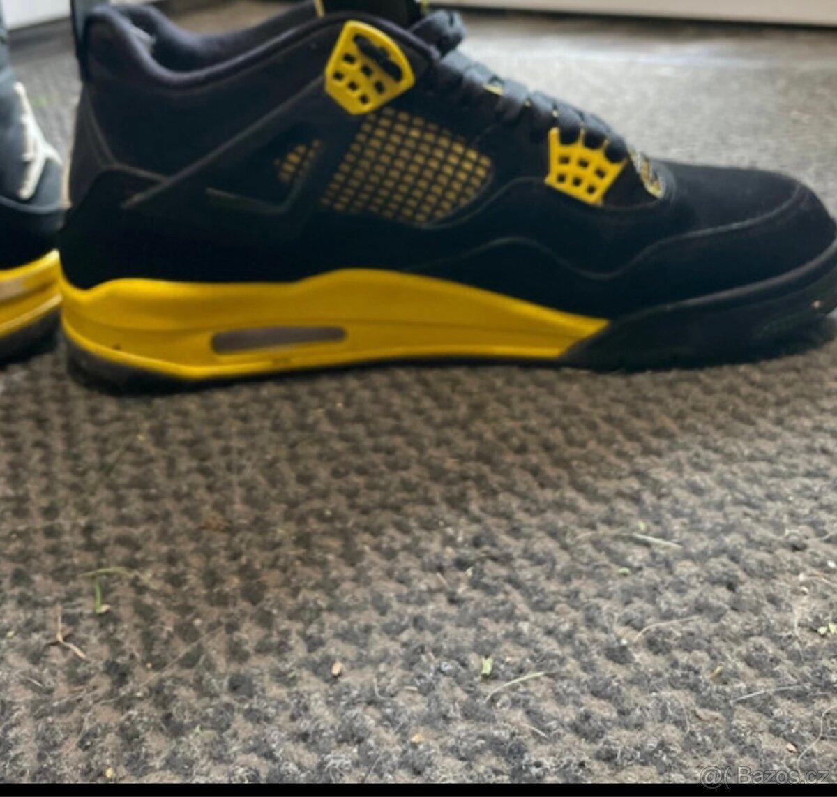 Jordan 4 yellow thunder - 2