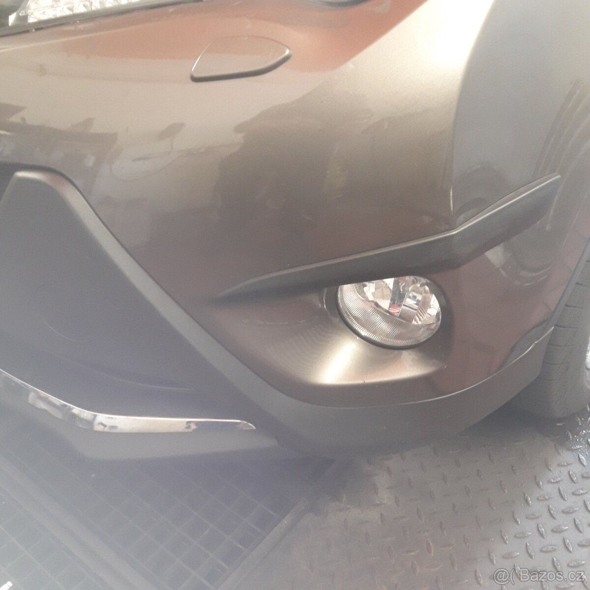 Plastové chrániče předního nárazníku na Toyota Rav4 - 2