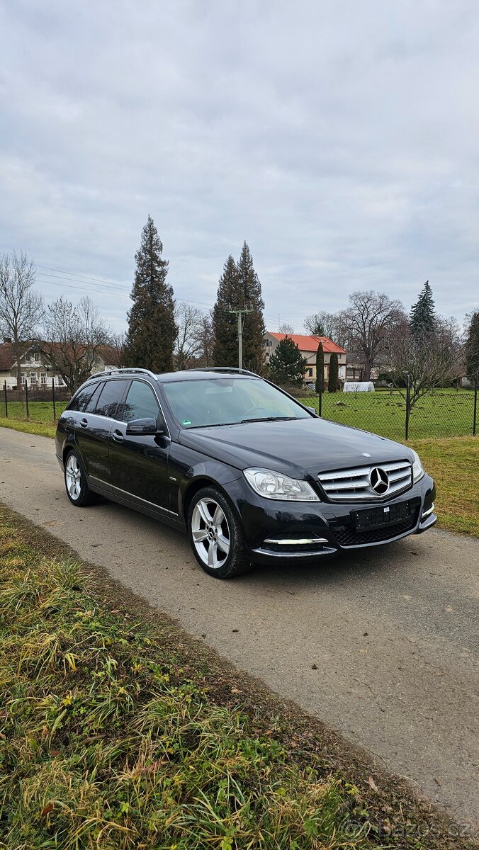 Mercedes C200 1.8 CGI Benzín - 2