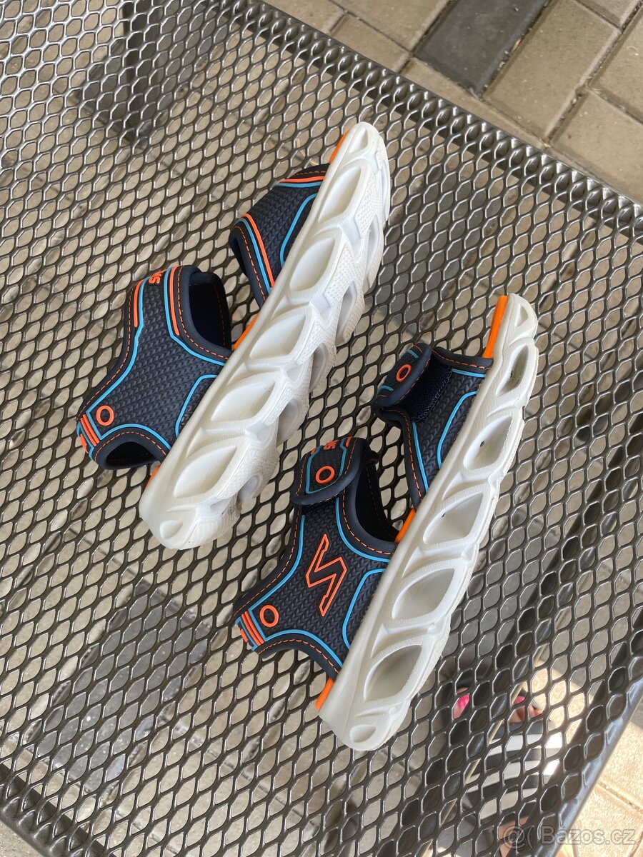 Sandálky zn Skechers vel 33,5 - 2