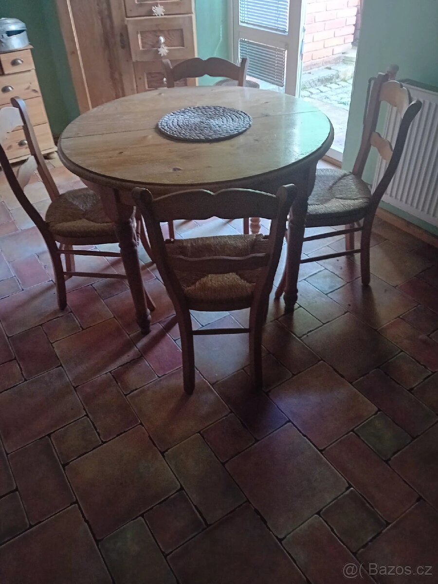 Rozkládací stůl plus 5 židlí - 2