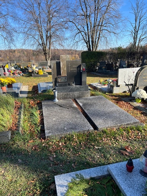 Náhrobní kámen - 2