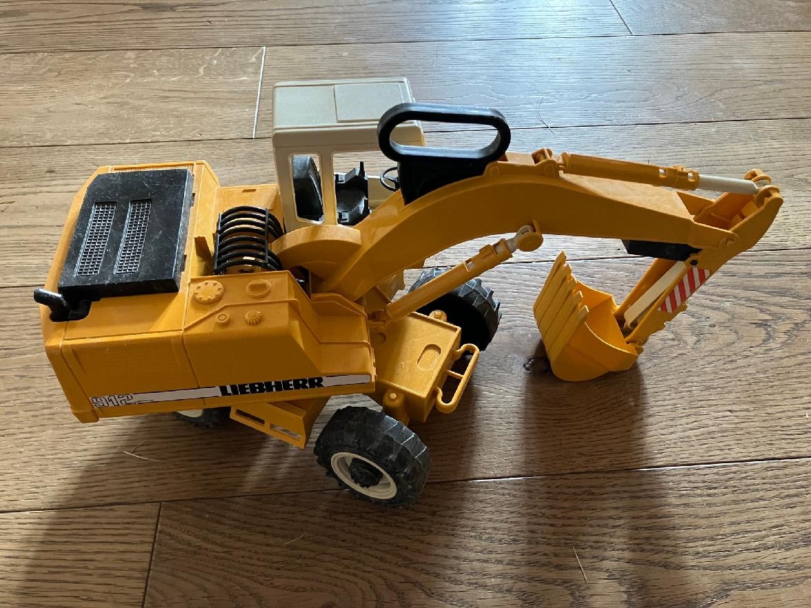 Bagr zn. Liebherr 912 - 2