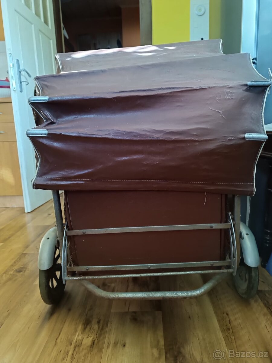 Starožitný kočárek - 2