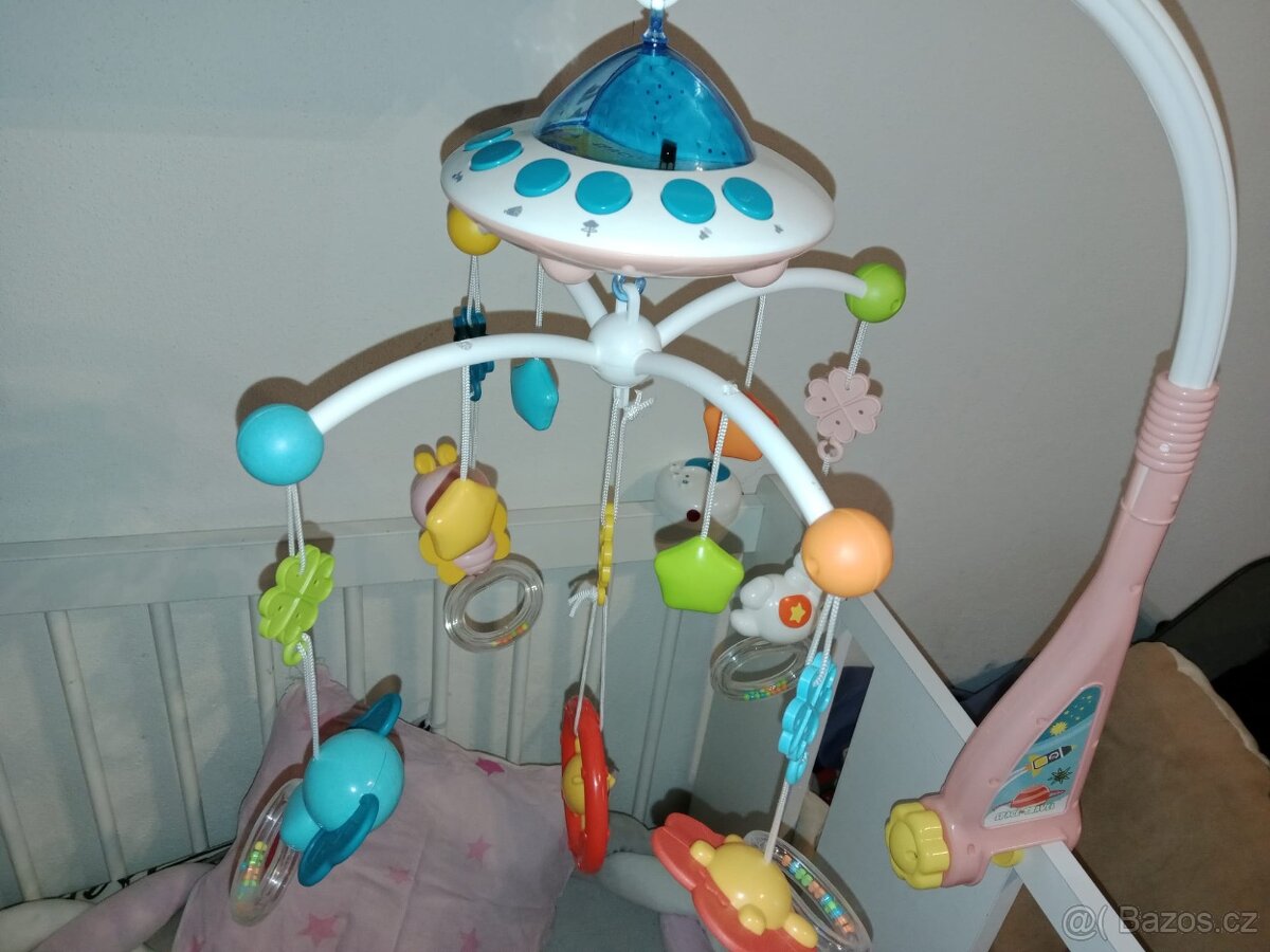 Kolotoč nad postýlku - 2