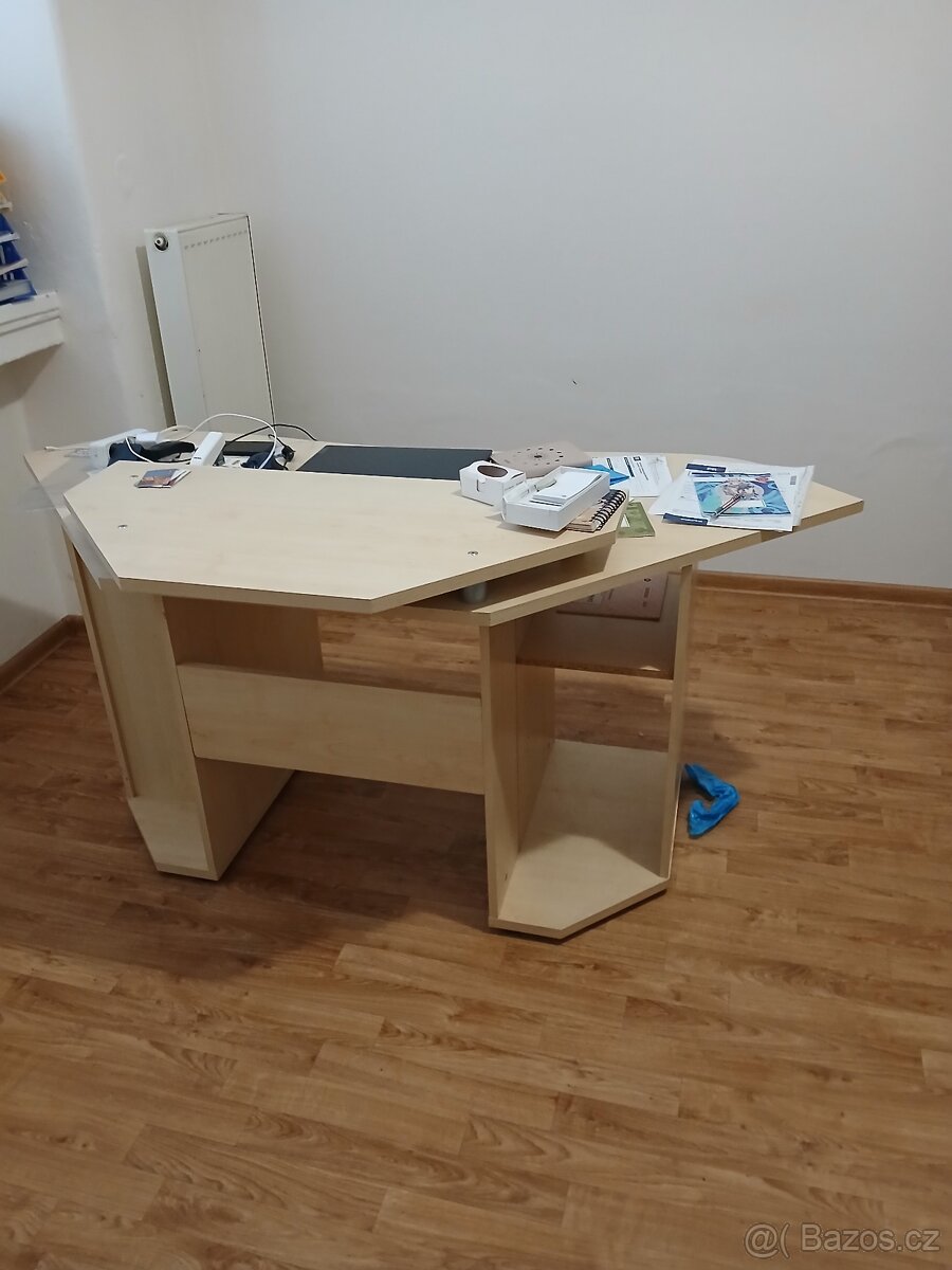 Rohový kancelářský stůl - 2