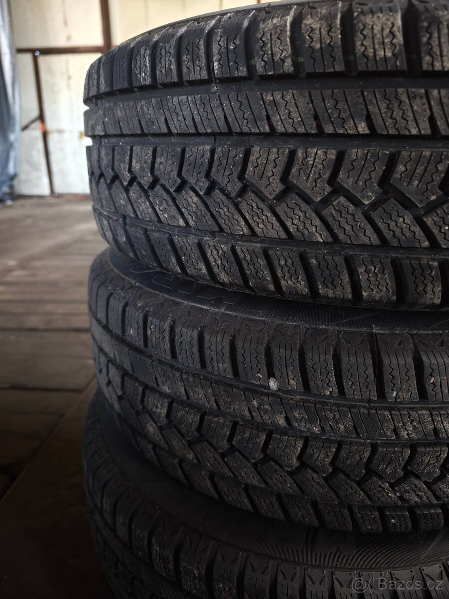 Zimní 215/60/16 nové - 2