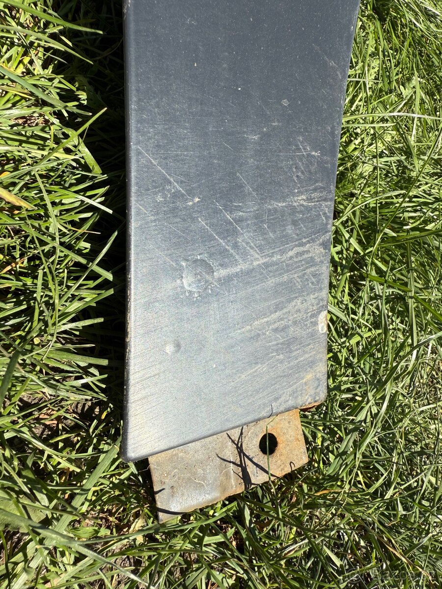 Volkswagen Passat B7 pravý blatník LI7F - 2