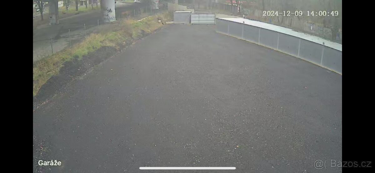 Venkovní parkovani pro auta a dodavky u centra Teplic - 2
