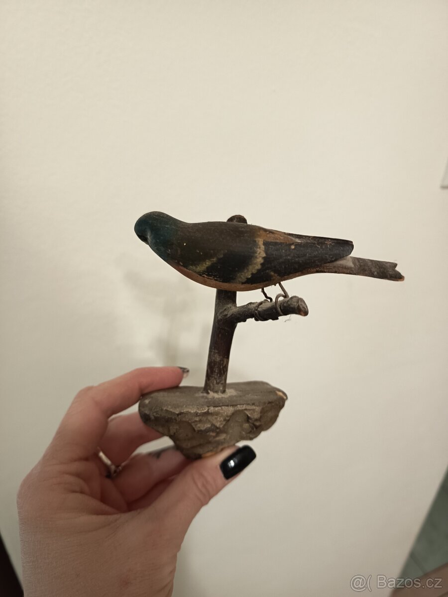 Vyřezávaný ptáček - 2