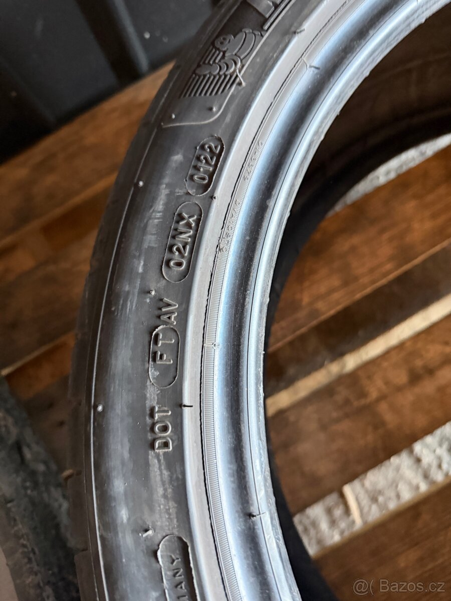 Prodám 235/40/19 letni - 2