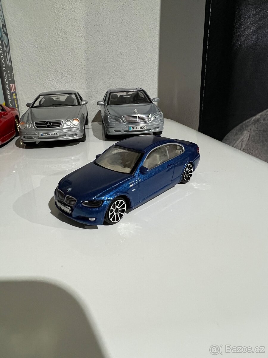 Kovový model BMW 335i – Bburago 1:43 - 2