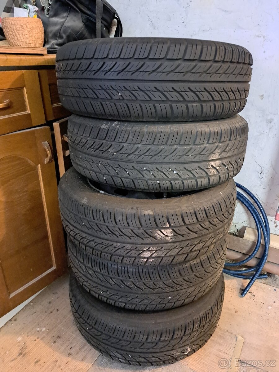 Pneu 185/60 R14 - 2