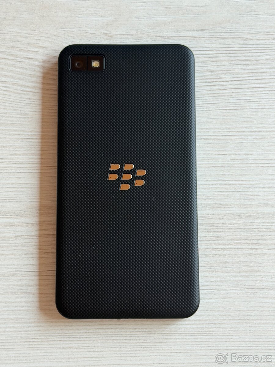 BlackBerry® Z10 Charcoal Black - 2