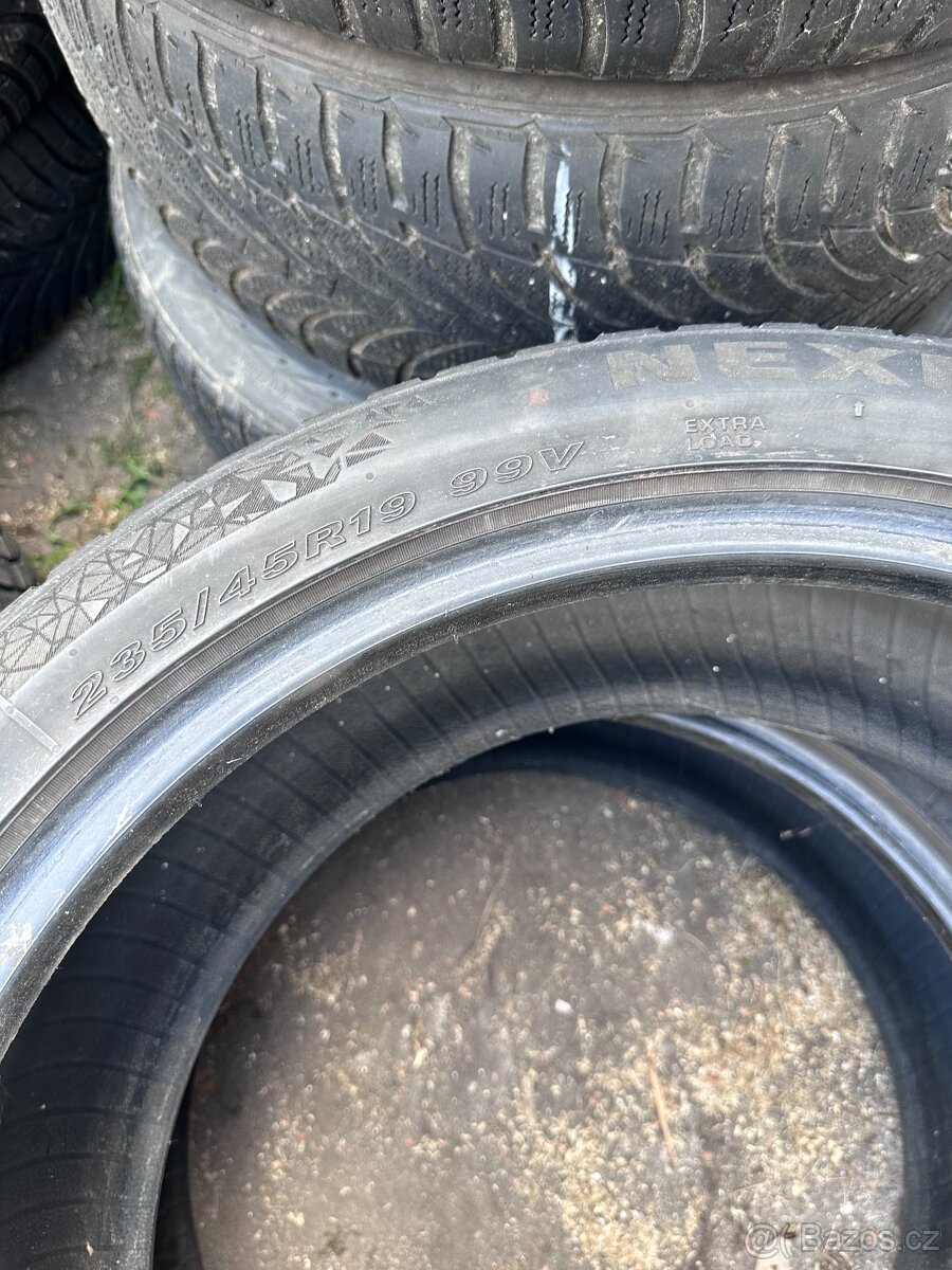 2ks zimních pneu 235/45 R19 - Nexen - 2