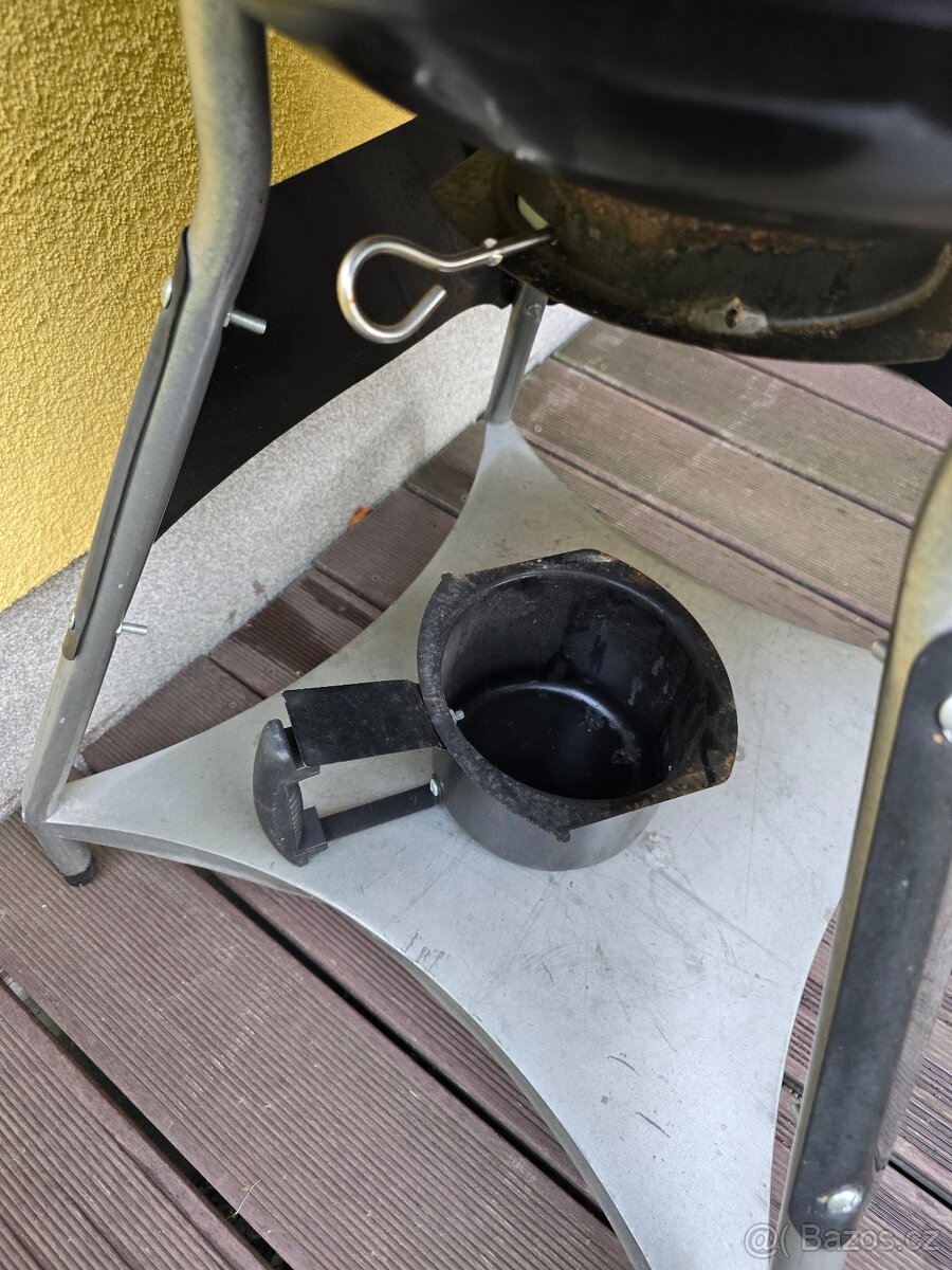 Gril na dřevěné uhlí Tarrington House - 2