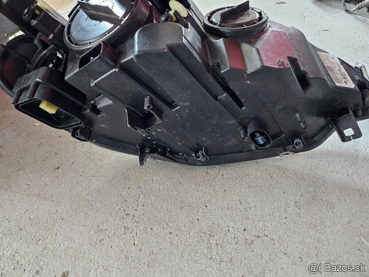 Leve predni svetlo bmw X6 E71 - 2