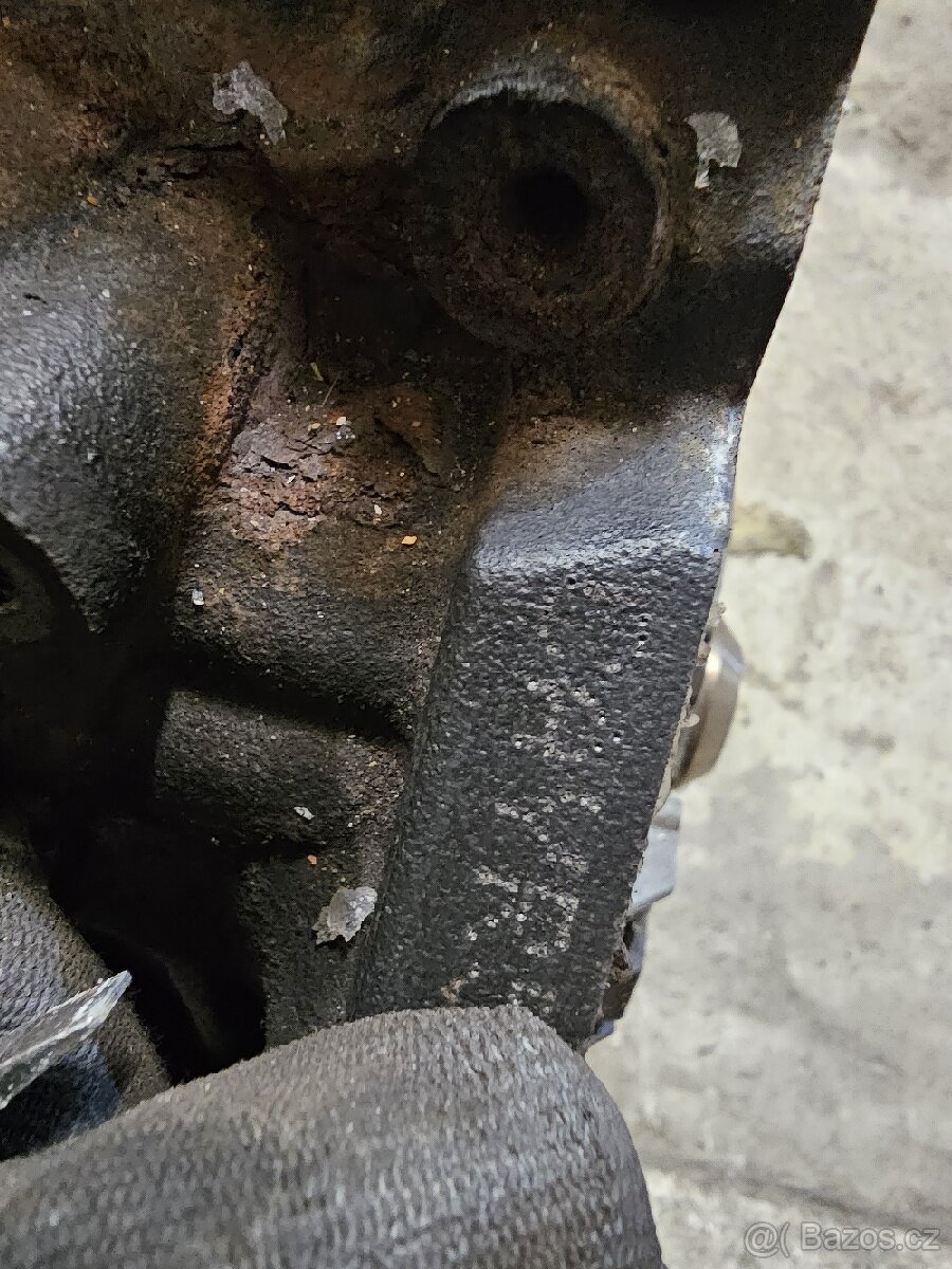 Spodek motoru 1.6 TDI 77kw CAY - 2