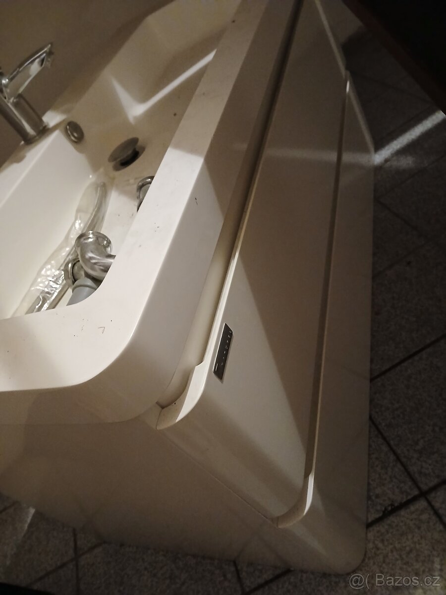 Umyvadlo se supliky - 2