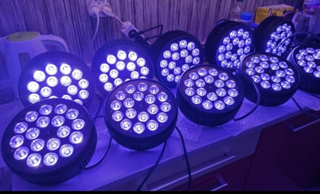 Nové ALU Led Par 18x12 Wat RGBW - 2