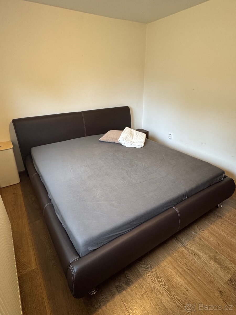 Kožená postel - 2