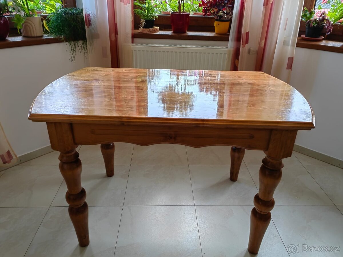 KUCHYŇSKÝ STŮL - 2