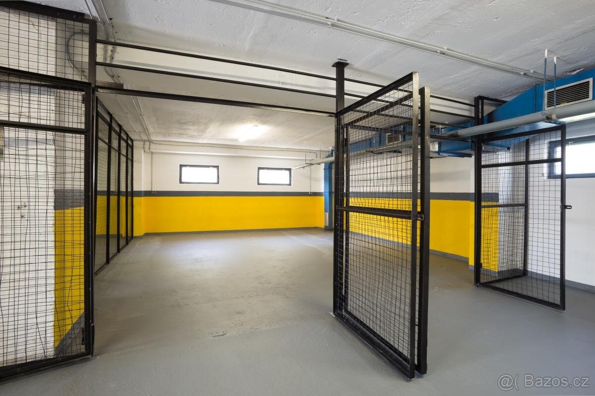 Pronájem skladového prostoru, 41m2, uzamykatelný, P5 - Jinon - 2