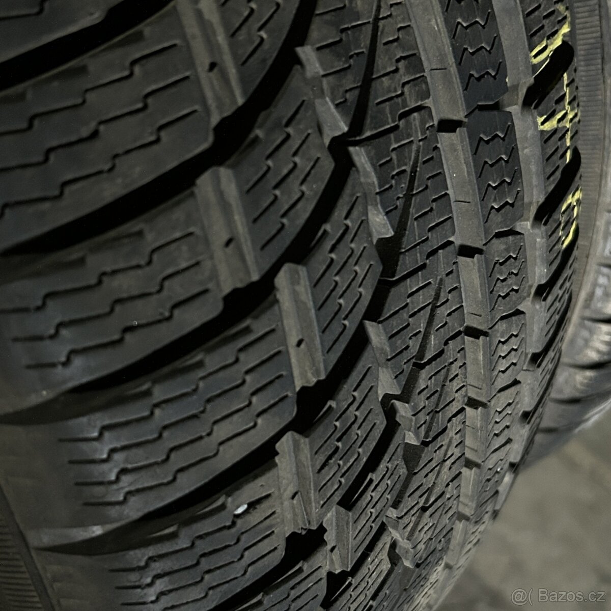Zimní pneu 215/55 R17 98V Nokian 6,5-7mm - 2