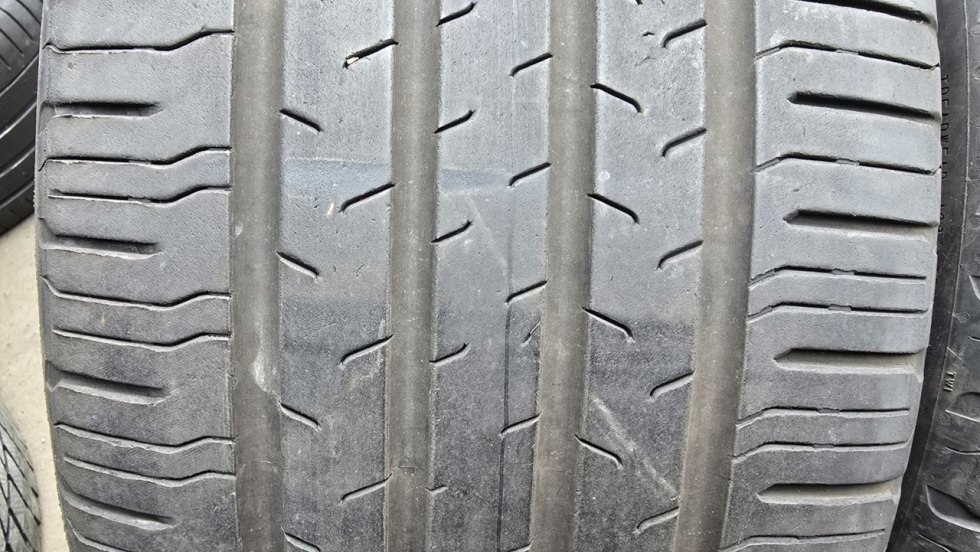 Letní pneu 245/40/19 Continental - 2