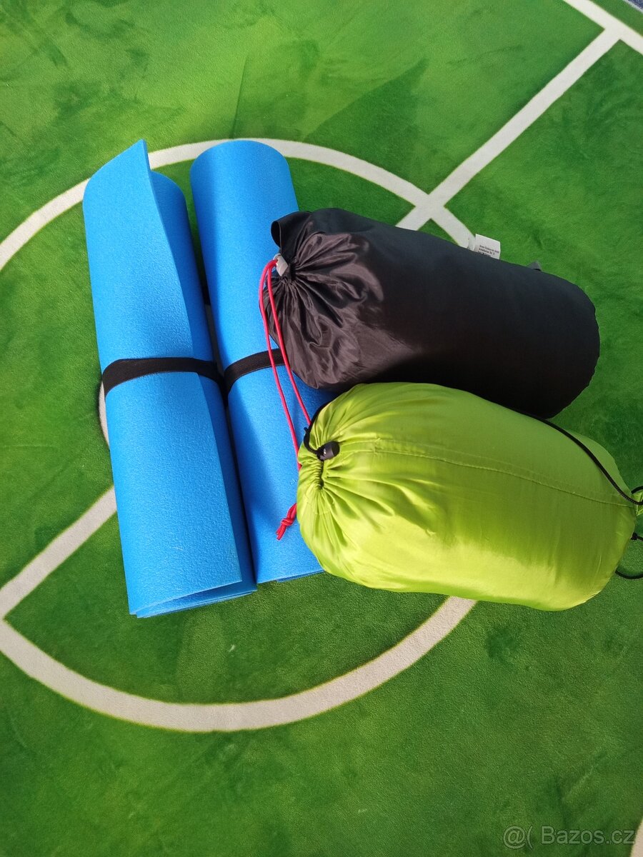 Set spacáků včetně karimatek - 2