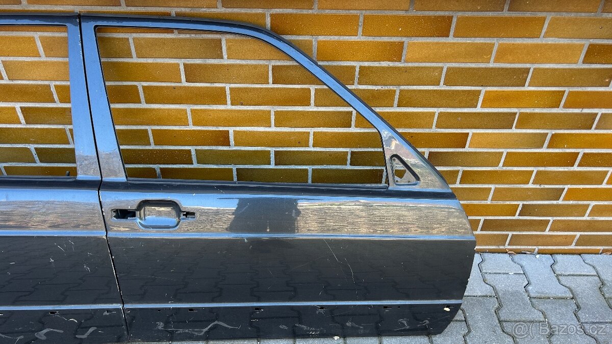 Mercedes Benz 190 W201 dveře - 2