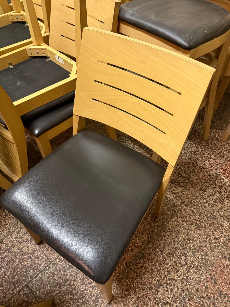 120 ks dřevěných židlí do restaurace - 2