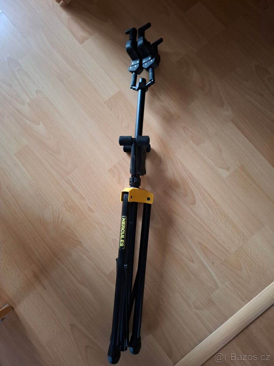 stojan na 2 kytary - 2