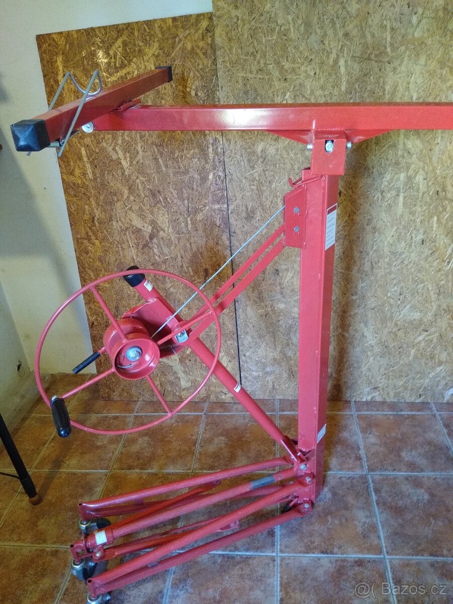 Pronájem zvedáku sádrokartonu - 2