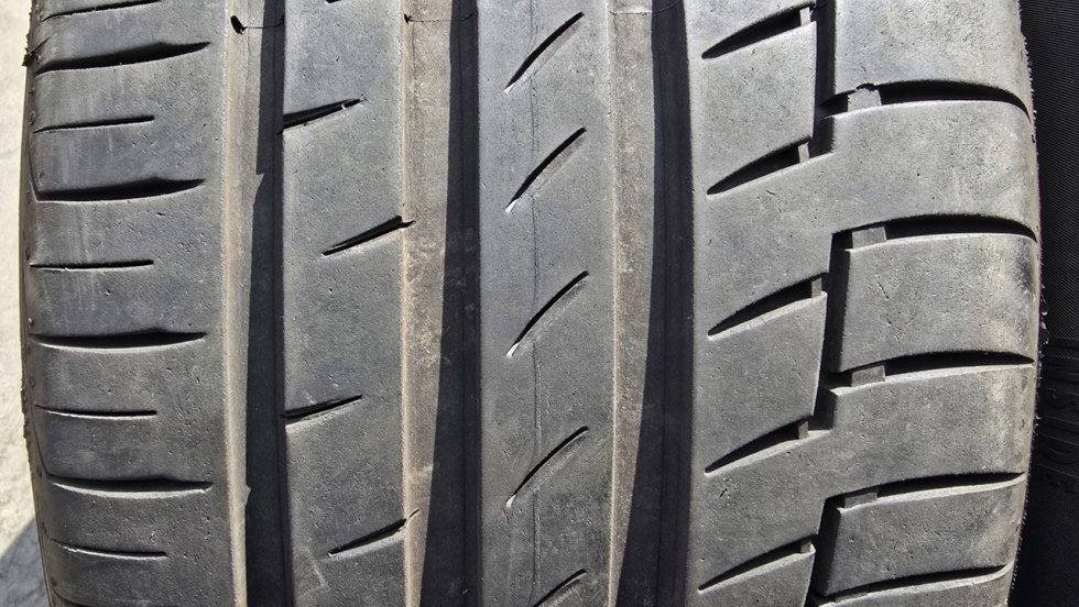 Letní pneu 235/40/18 Continental - 2