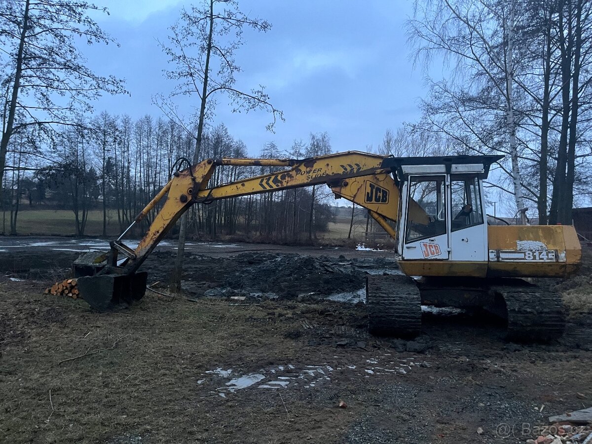 JCB 814 pásový bagr - 2